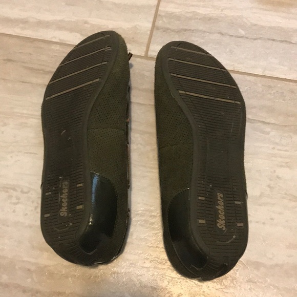 •Skechers Flats• - Picture 2 of 4